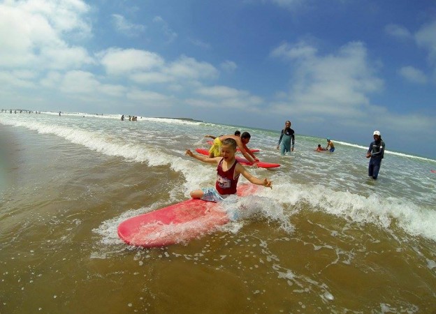 Le surf pour tous, journée plage propre à la plage de skhirat 3